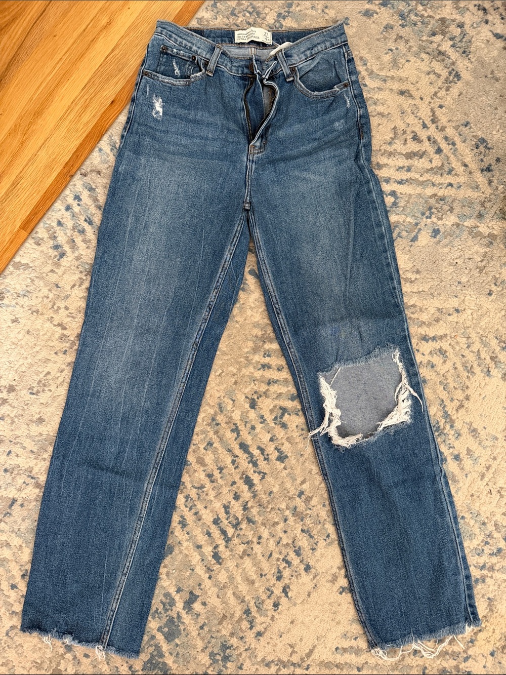 Abercrombie ‘90s Straight Ultra High Rise Jean
